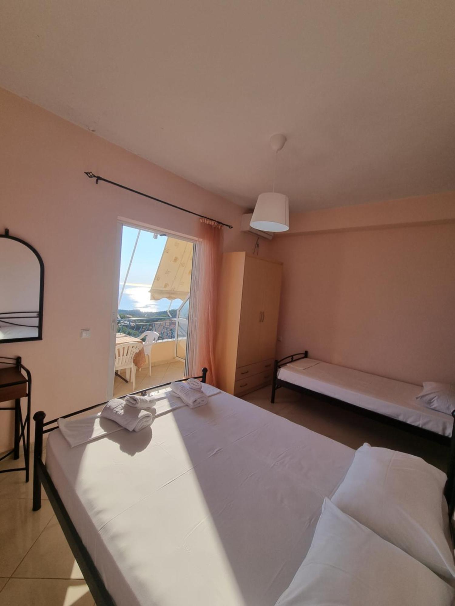 Let Rooms Lukova Dış mekan fotoğraf